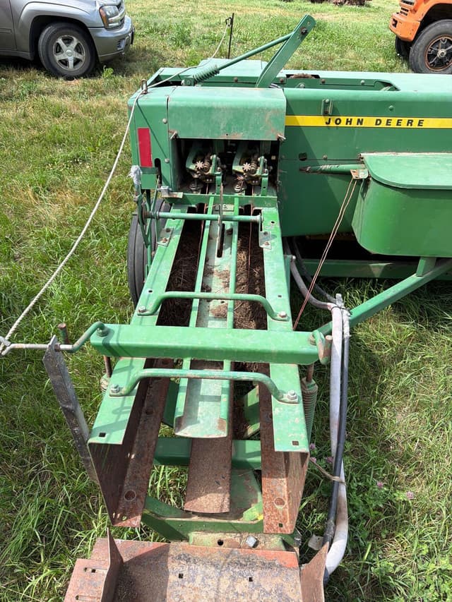 Image of John Deere 327 equipment image 3