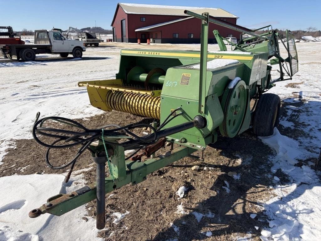 John Deere 327 Equipment Image0