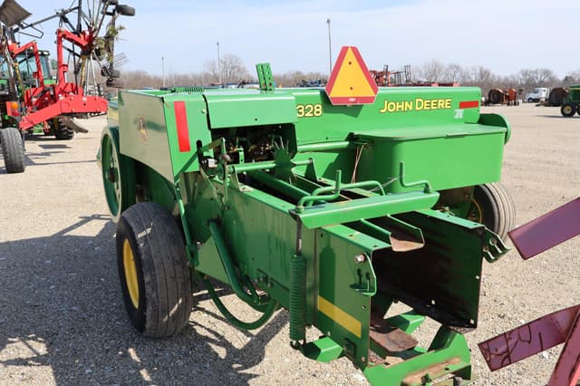 Image of John Deere 328 equipment image 3