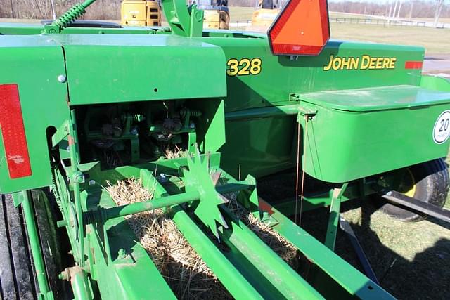 Image of John Deere 328 equipment image 4