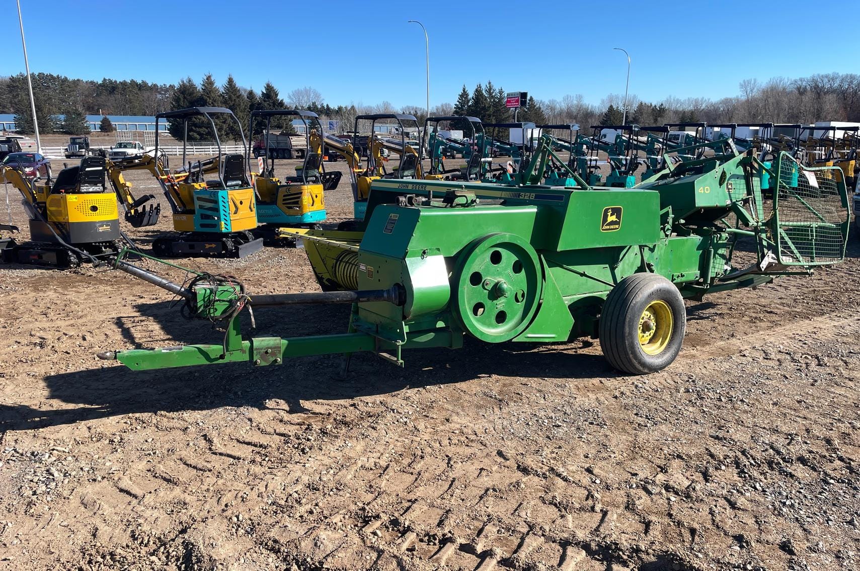 John Deere 328 Equipment Image0