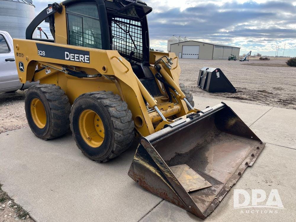 Main image John Deere 328