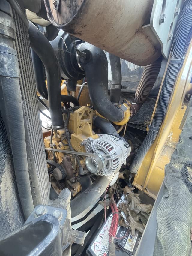 Image of John Deere 329D equipment image 4