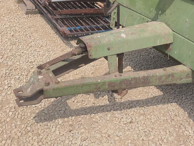 Image of John Deere 33 equipment image 1