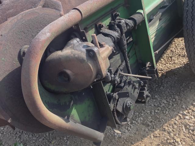 Image of John Deere 33 equipment image 1