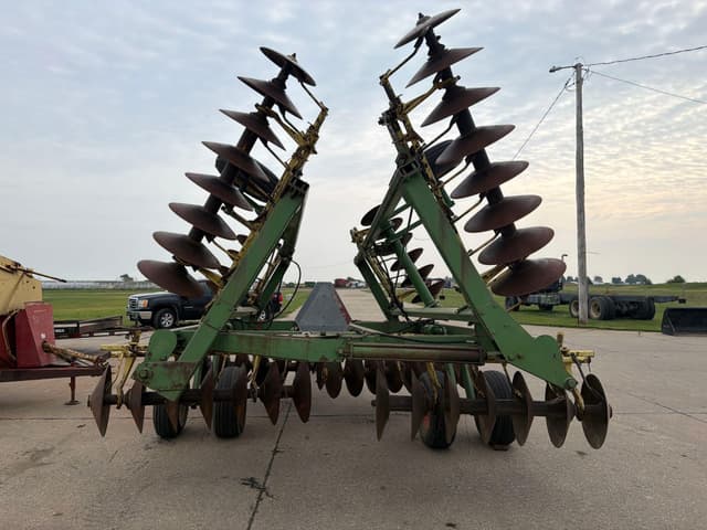 Image of John Deere 330 equipment image 3