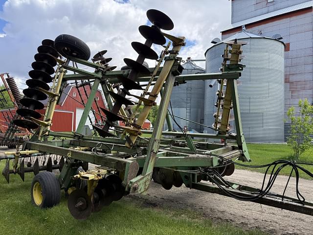 Image of John Deere 330 equipment image 3