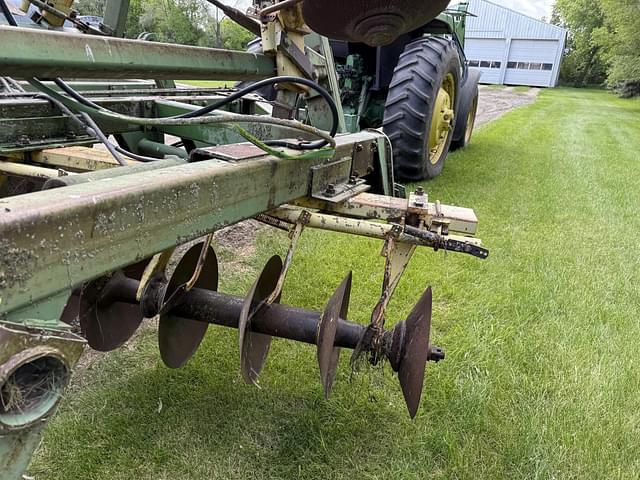 Image of John Deere 330 equipment image 2