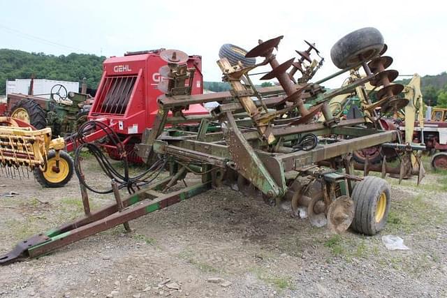 Image of John Deere 330 equipment image 1