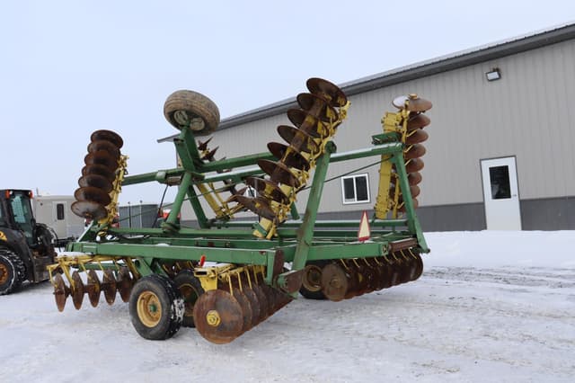 Image of John Deere 330 equipment image 2