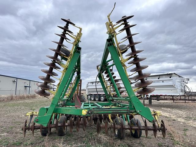 Image of John Deere 330 equipment image 4