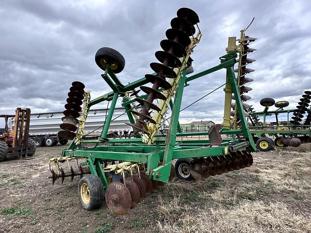 Image of John Deere 330 equipment image 3