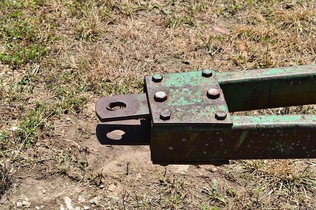 Image of John Deere T0330 equipment image 4