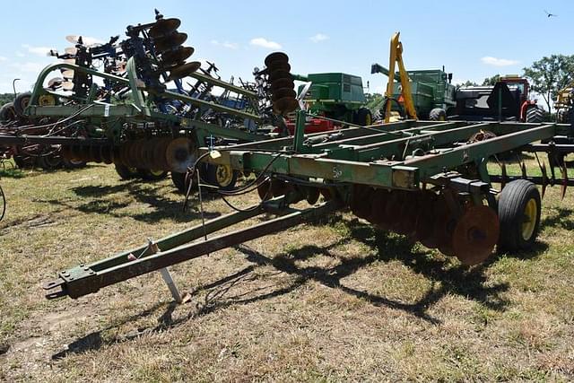 Image of John Deere T0330 equipment image 2