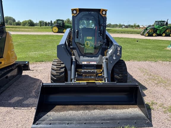Image of John Deere 330P equipment image 3