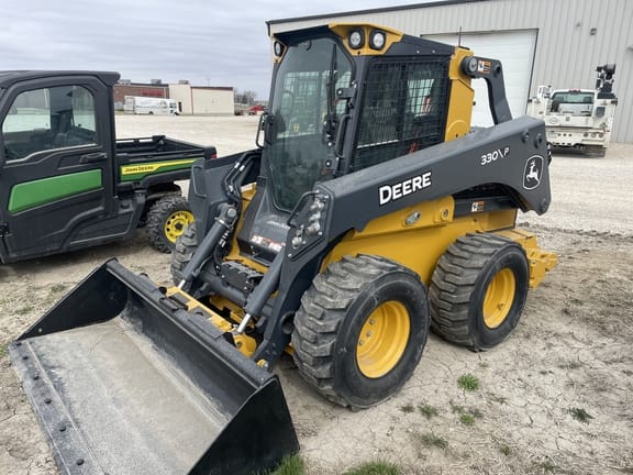 John Deere 330P Equipment Image0
