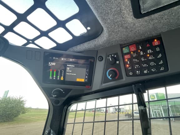 Image of John Deere 330P equipment image 3
