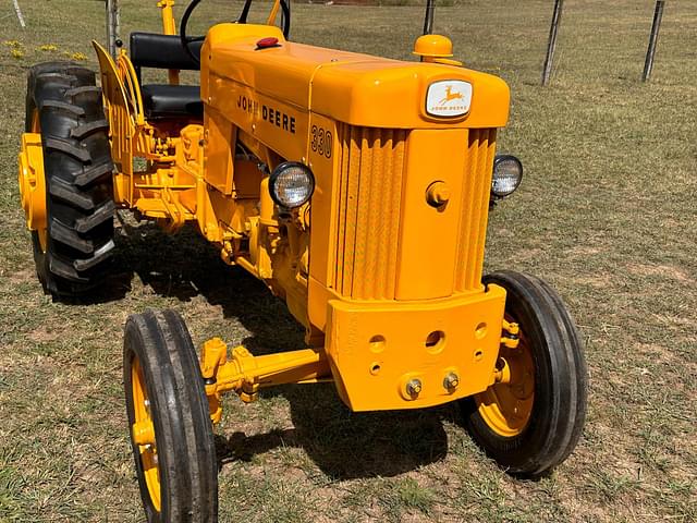 Image of John Deere 330 equipment image 3