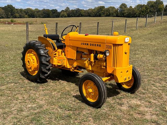 Image of John Deere 330 equipment image 4