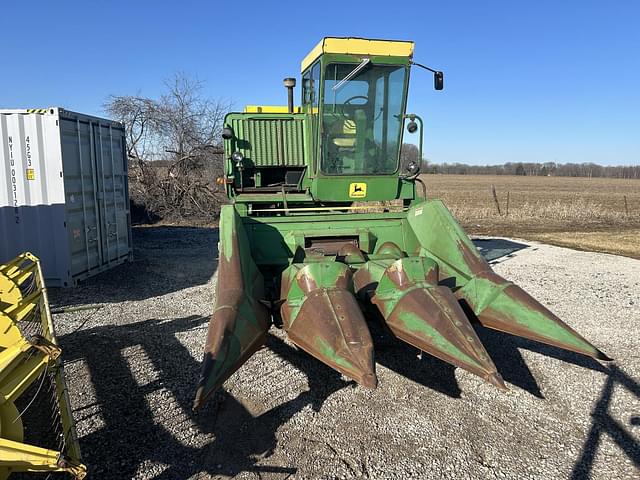 Image of John Deere 3300 equipment image 2