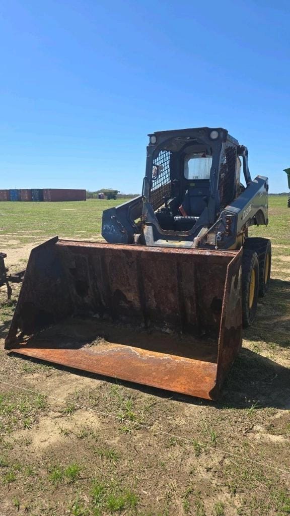 John Deere 330G Equipment Image0