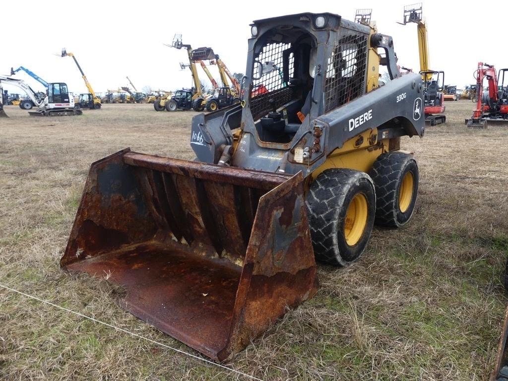 John Deere 330G Equipment Image0