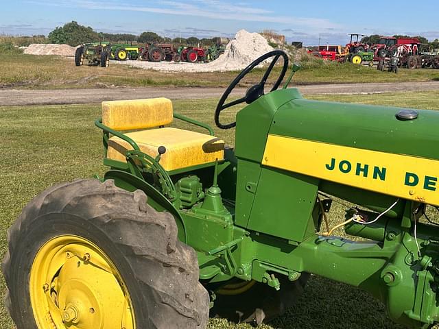 Image of John Deere 330 equipment image 3