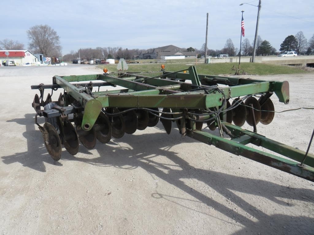 Image of John Deere 331 Primary image