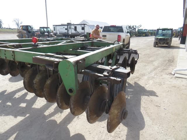 Image of John Deere 331 equipment image 4