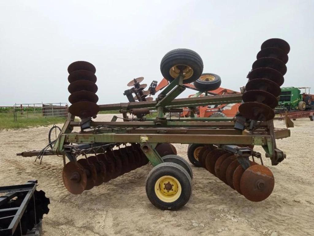Image of John Deere 331 Image 0