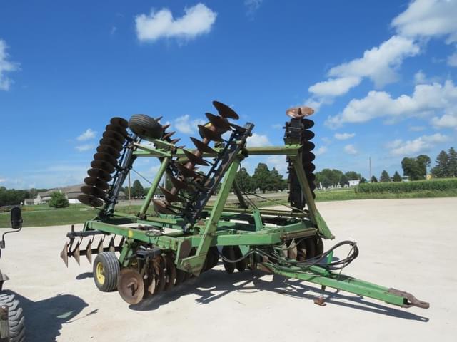 Image of John Deere 331 equipment image 2