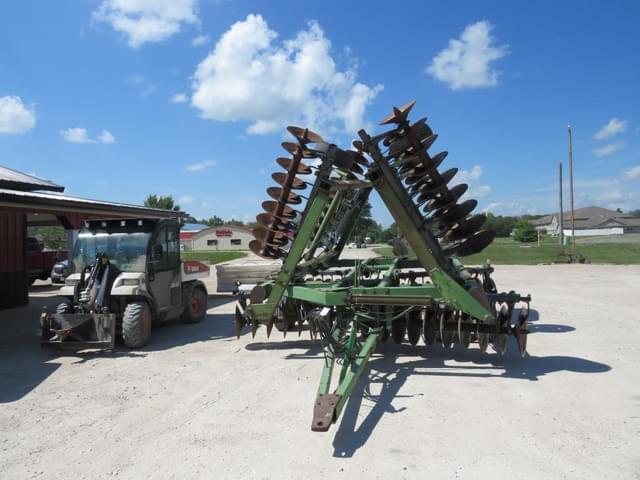 Image of John Deere 331 equipment image 1