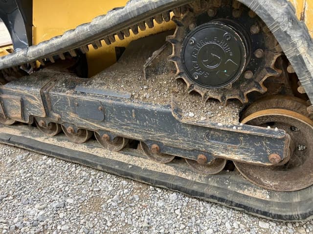 Image of John Deere 331G equipment image 4