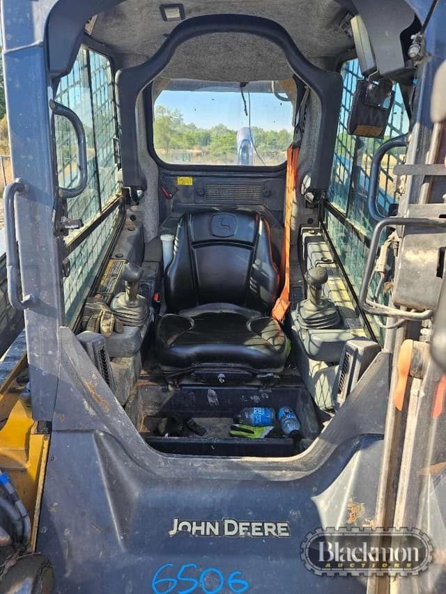 Image of John Deere 331G equipment image 2