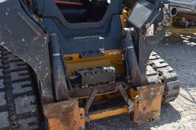 Image of John Deere 331G equipment image 4