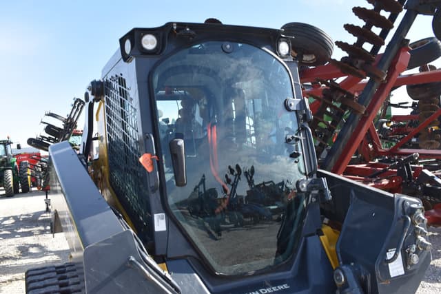 Image of John Deere 331G equipment image 4