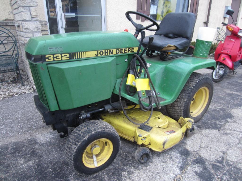Main image John Deere 332