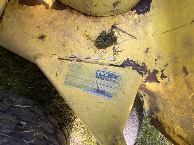 Image of John Deere 332 equipment image 4