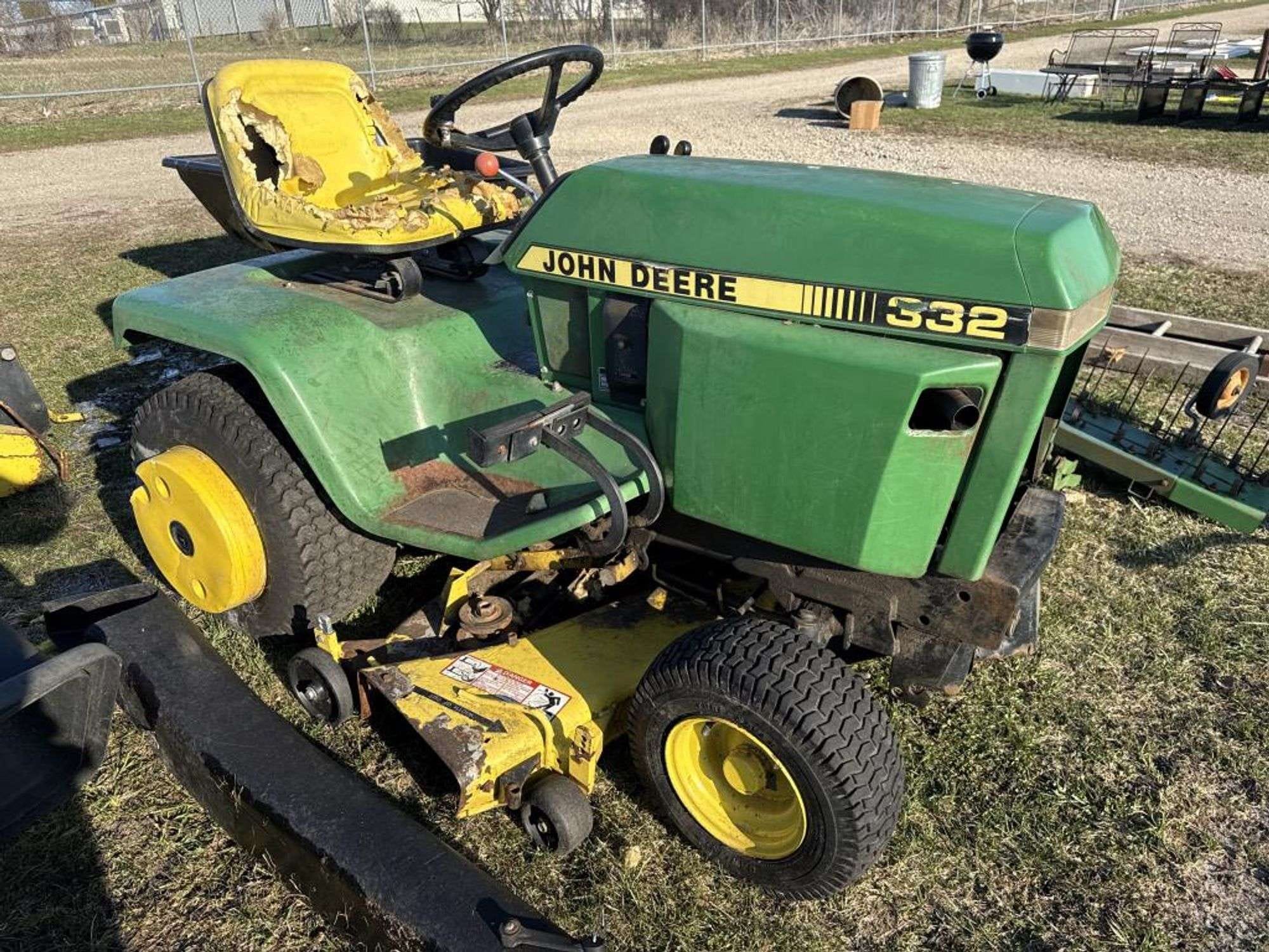 John Deere 332 Equipment Image0