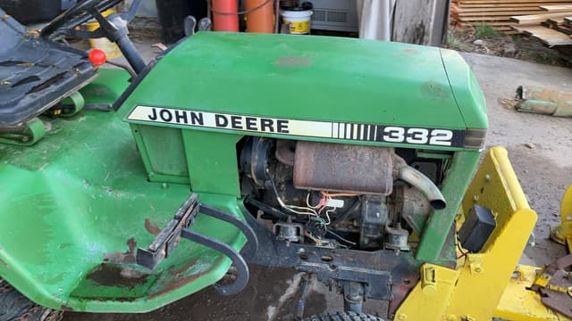 Image of John Deere 332 equipment image 4