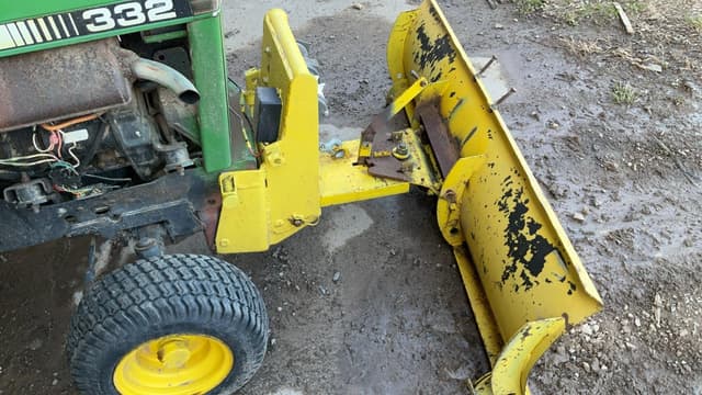 Image of John Deere 332 equipment image 3