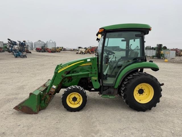 Image of John Deere 3320 equipment image 1
