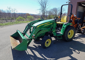 John Deere 3320 Equipment Image0