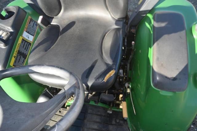 Image of John Deere 3320 equipment image 4