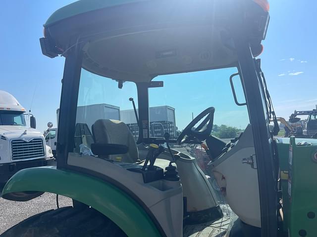 Image of John Deere 3320 equipment image 4