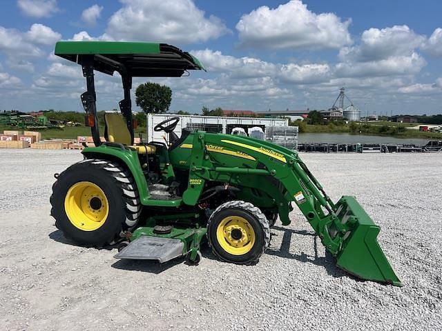 Image of John Deere 3320 equipment image 1