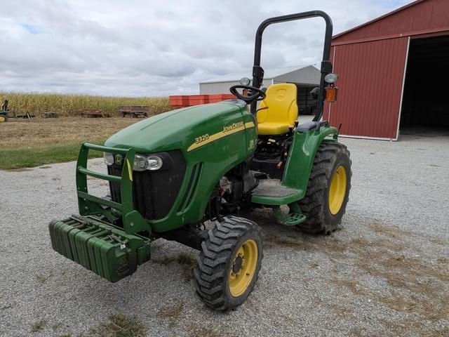 Image of John Deere 3320 equipment image 1