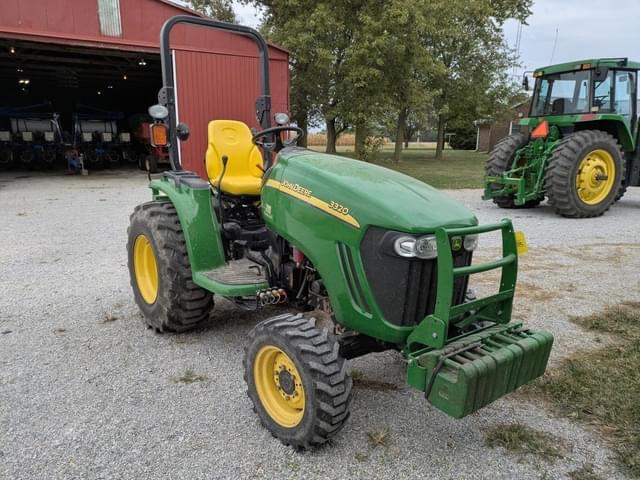 Image of John Deere 3320 equipment image 3