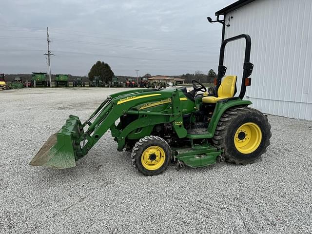 Image of John Deere 3320 equipment image 1