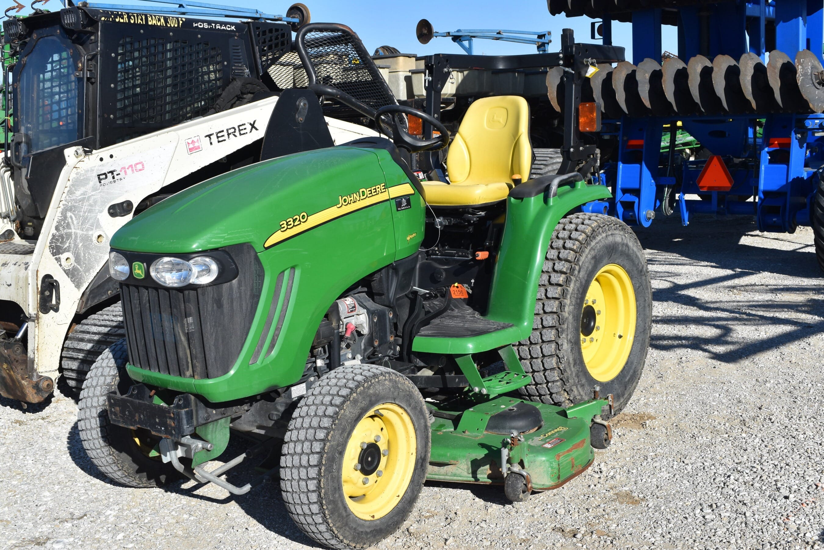 2013 John Deere 3320 Equipment Image0